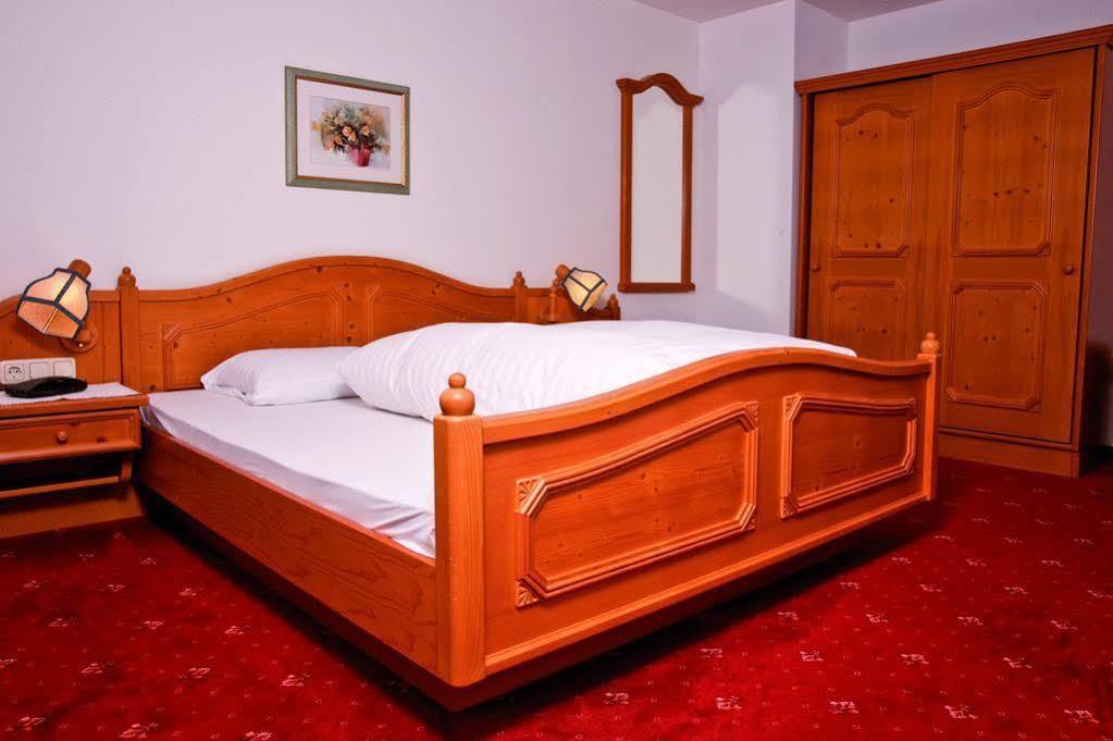 Hotel-Garni Stern - Bed & Breakfast & More Imst Esterno foto