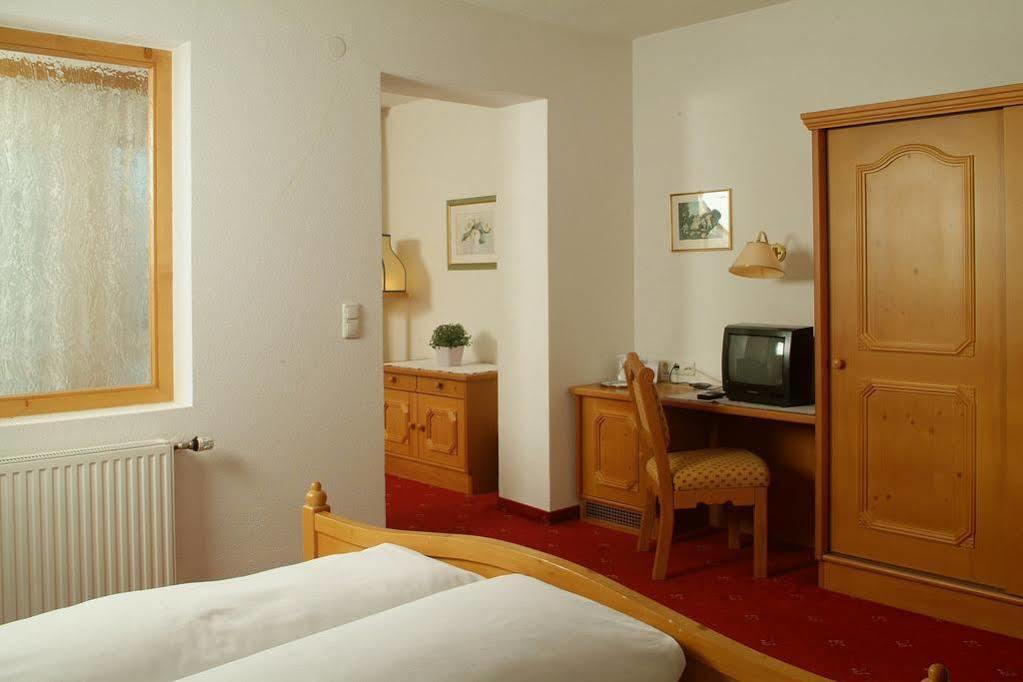 Hotel-Garni Stern - Bed & Breakfast & More Imst Esterno foto